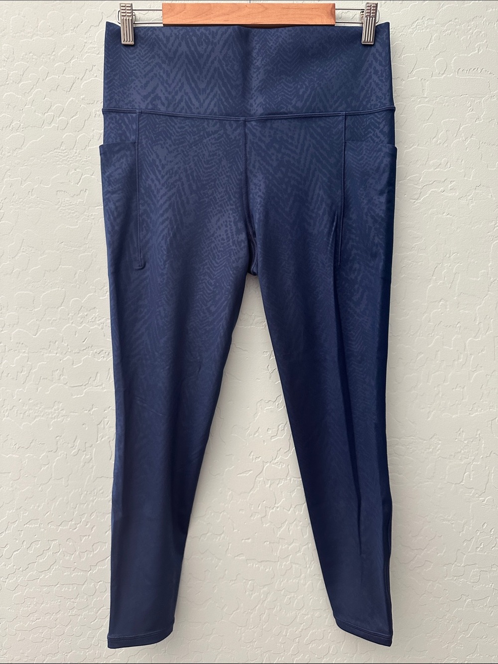 Athleta Salutation Stash Pocket II 7/8 Tight